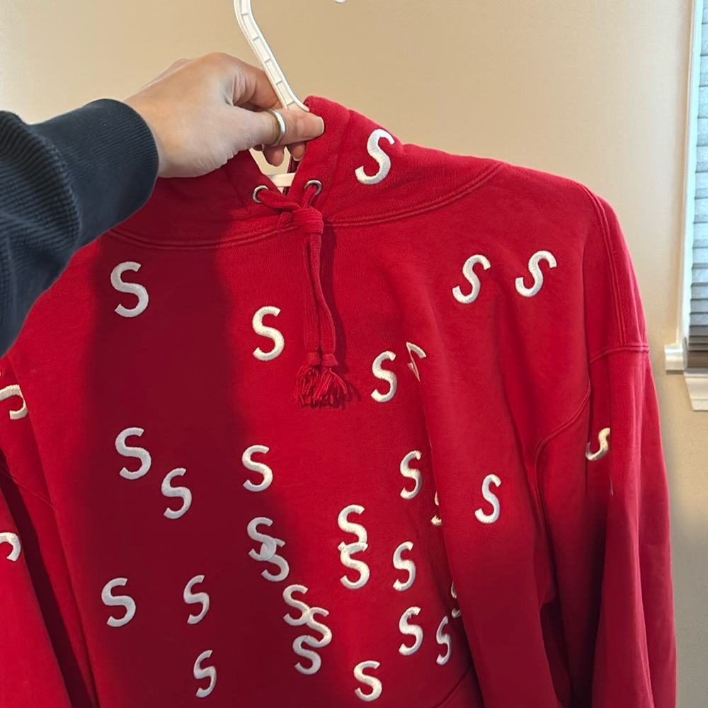 Supreme sweatshirt Medium